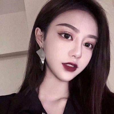 男子在非洲开“手机网吧” 生意火爆